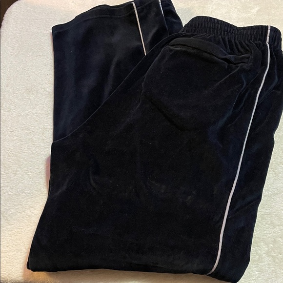 sweatscdo Other - Sweatscdo Black Velour Pants with Gray Piping